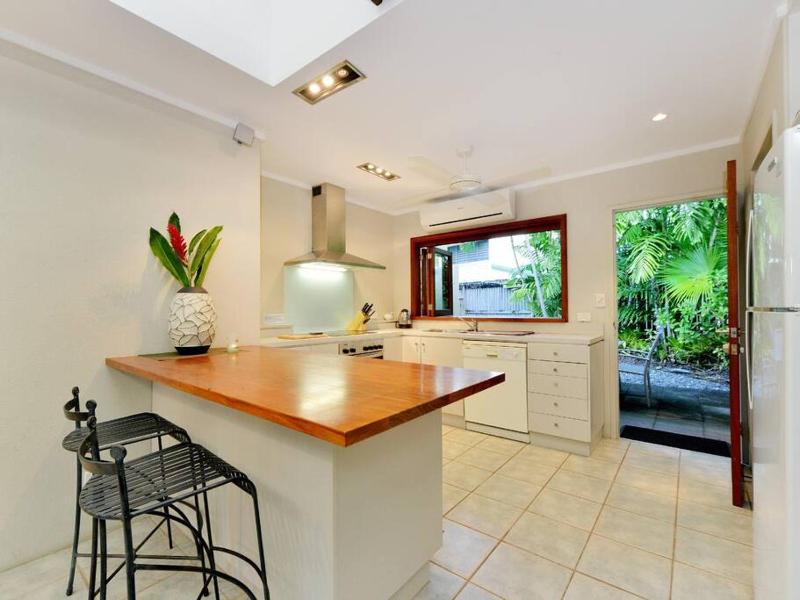 Cassowary Villa 1 - Short Walk to Beach and Town - image 6