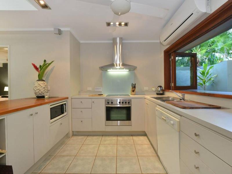 Cassowary Villa 1 - Short Walk to Beach and Town - image 10