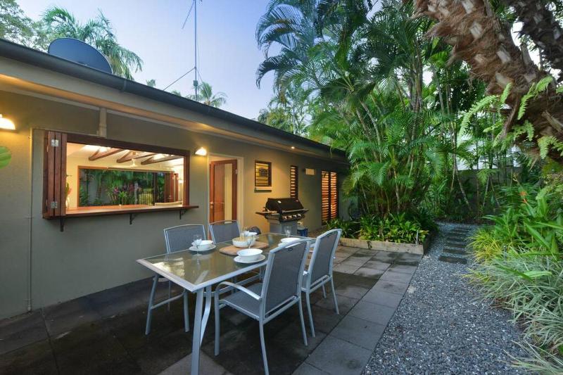 Cassowary Villa 2 - a short level walk to town - image 12