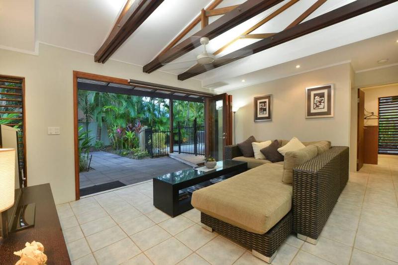 Cassowary Villa 2 - a short level walk to town - image 6