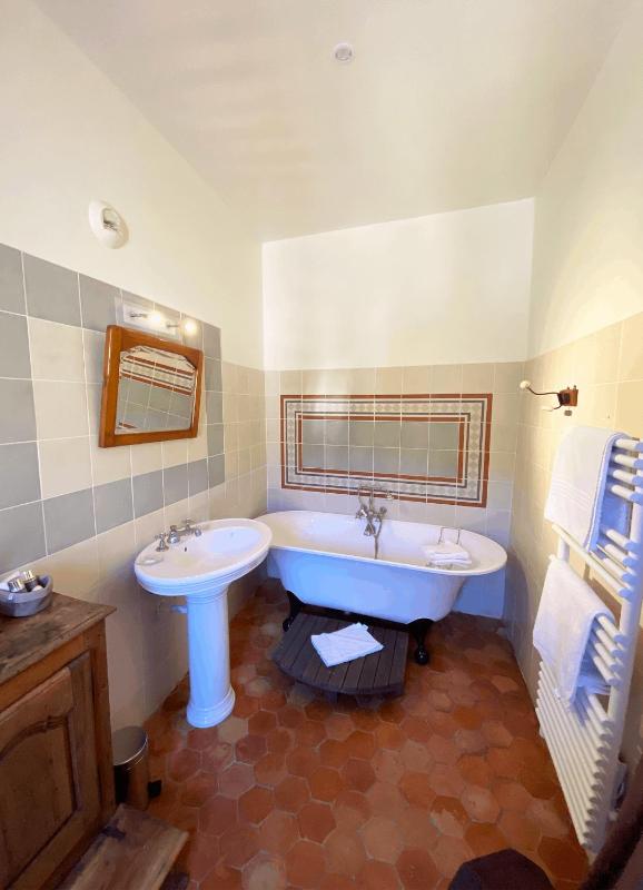 Deluxe Suite with Sea View image 2