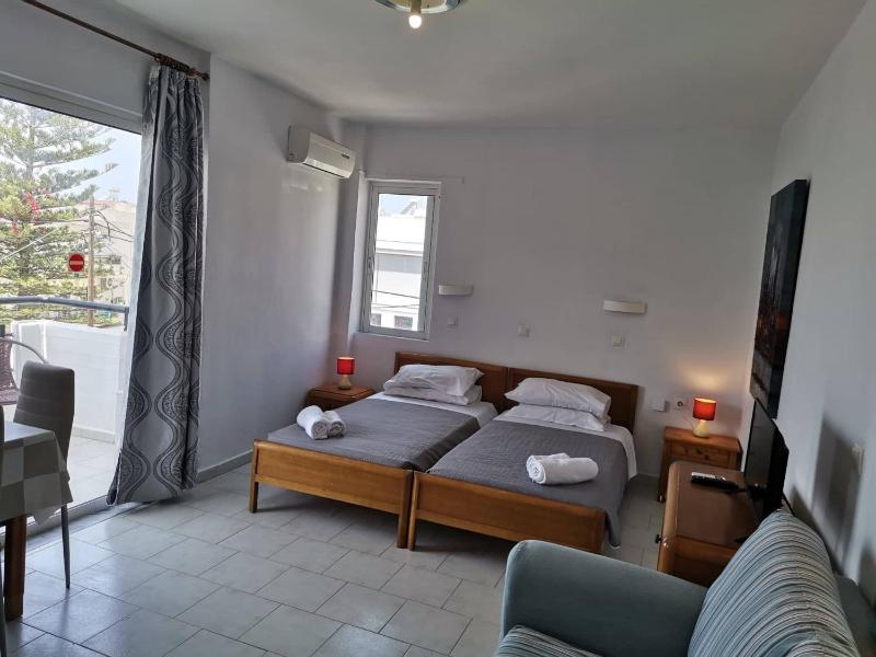 Standard Twin Room with Sea View image 3