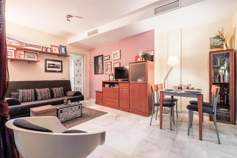 San Jacinto Sevilla Best Location Apartment Triana - image 13