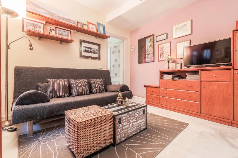 San Jacinto Sevilla Best Location Apartment Triana - image 11