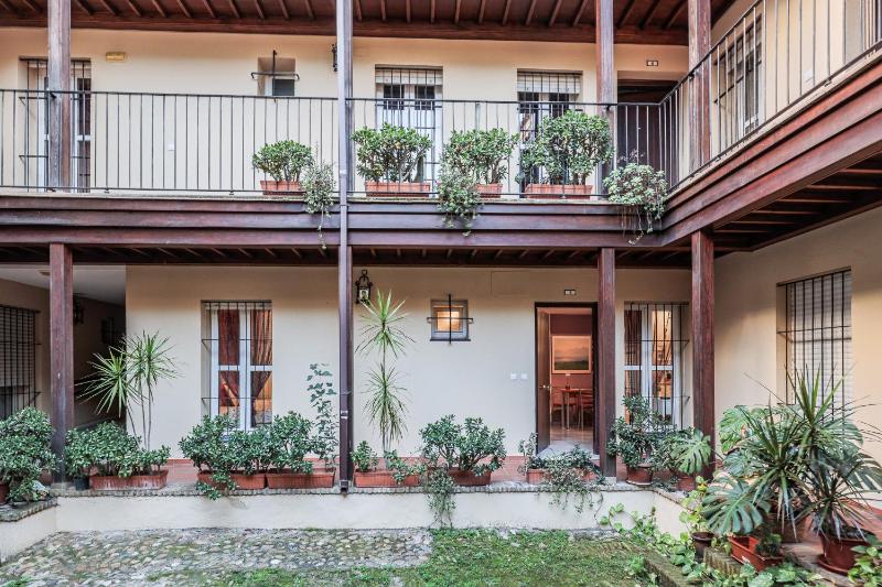 San Jacinto Sevilla Best Location Apartment Triana - image 1