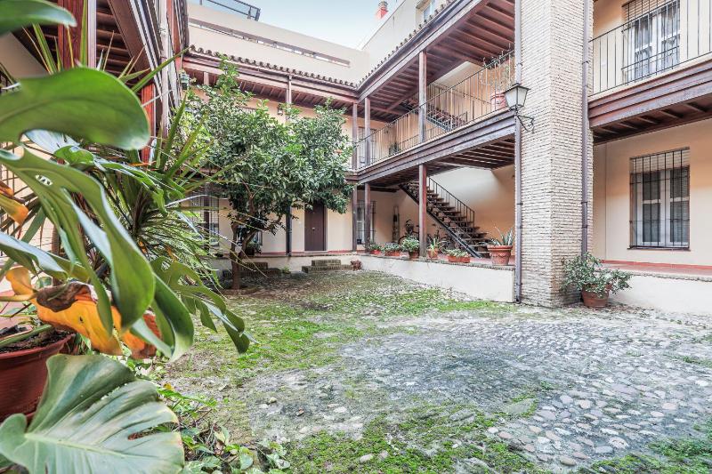 San Jacinto Sevilla Best Location Apartment Triana - image 5