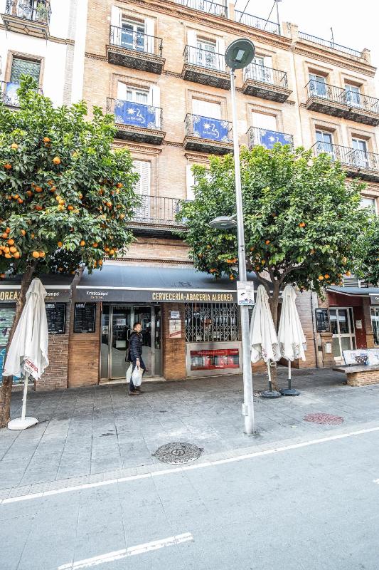 San Jacinto Sevilla Best Location Apartment Triana - image 14