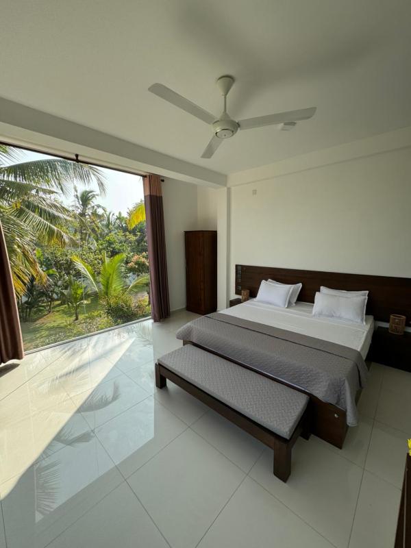 Shades Hotel & Villa - image 10