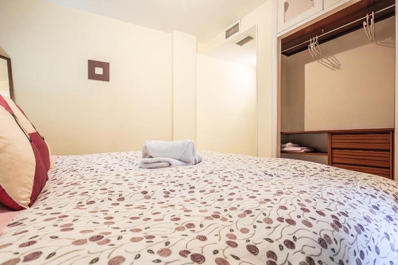 San jacinto Triana Best Location Apartment Sevilla - image 5