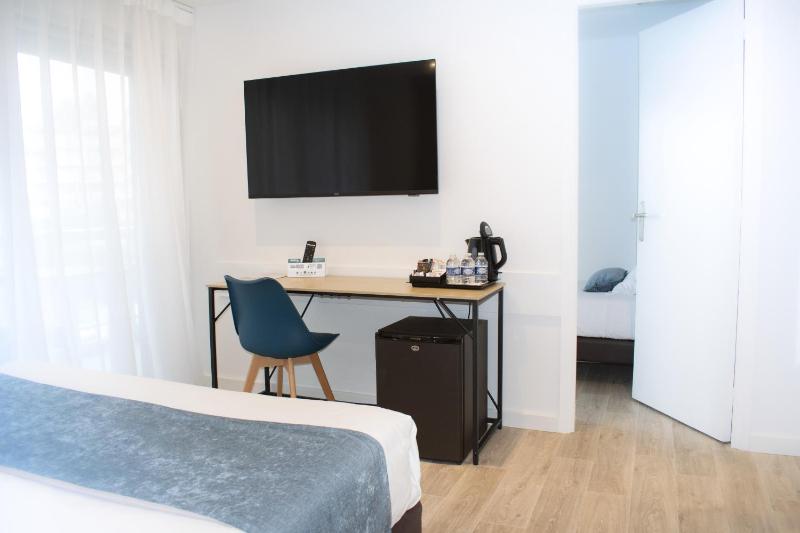 Standard Triple Room image 4