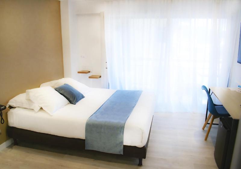Standard Triple Room image 3