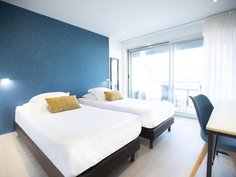 Privilege Double Room - Sea View or Racecourse View image 4
