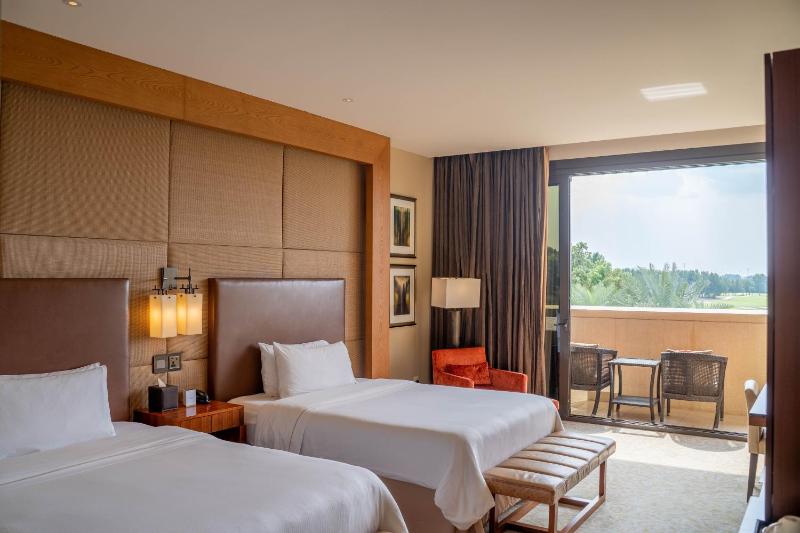 Deluxe Room, 2 Queen, Golf view, Balcony image 1