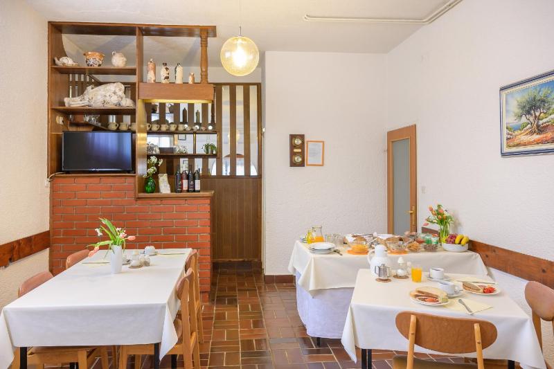 Double Room with Balcony image 4