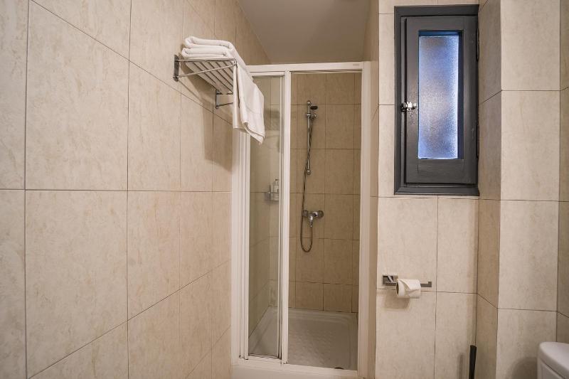 Budget Double Room image 3