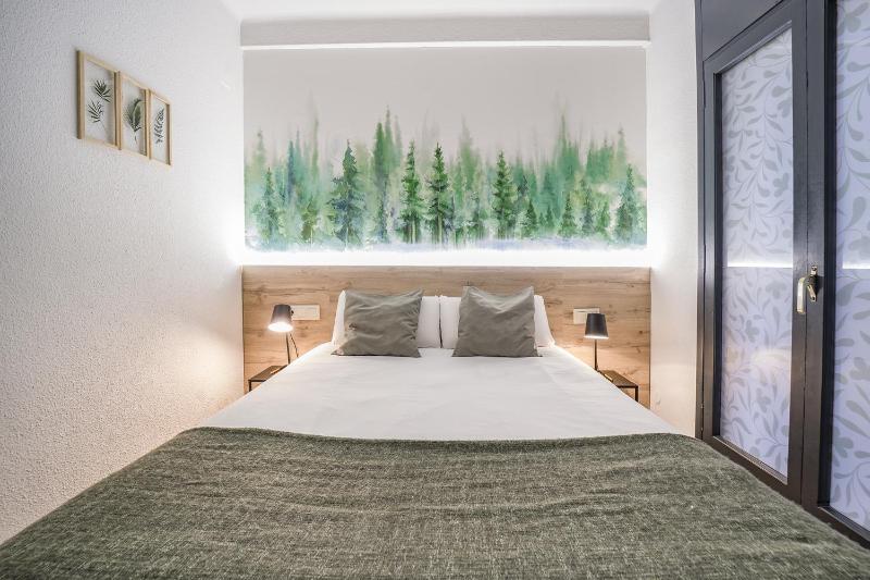 Budget Double Room image 4