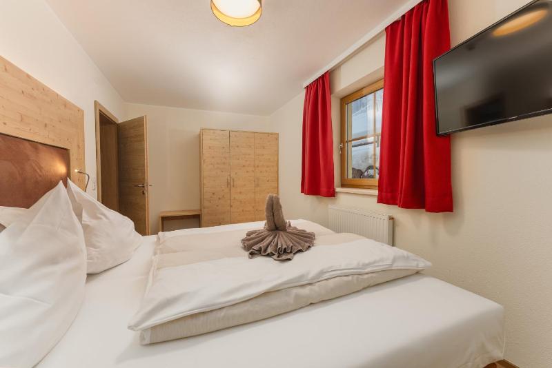 Two-Bedroom Apartment with Balcony image 4