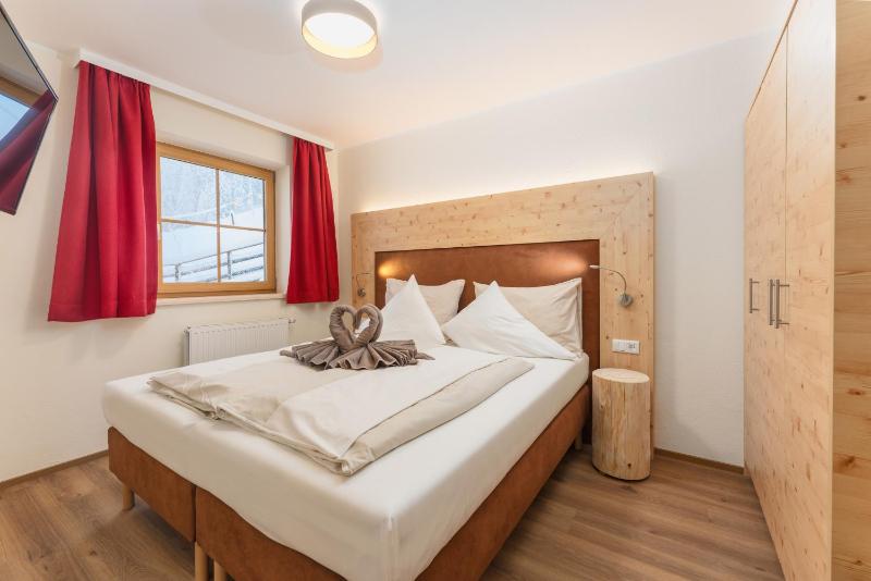 Two-Bedroom Apartment with Balcony image 3