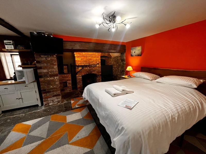 Superior King Room image 4