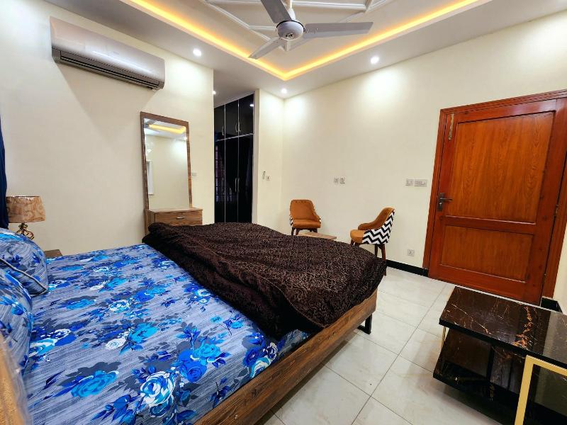 Superior King Room image 4
