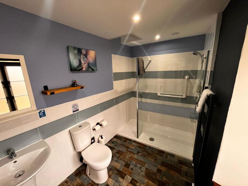Family Room 1 image 3