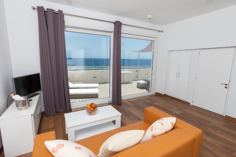 Studio with Sea View image 4