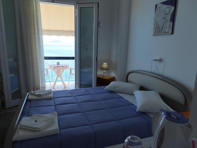 Double Room with Balcony and Sea View image 1
