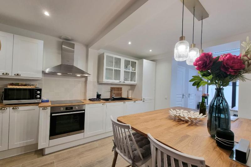 Le Magnolia Terrace & Private Parking Sleeps 6 - image 32