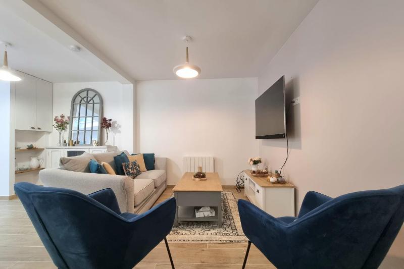 Le Magnolia Terrace & Private Parking Sleeps 6 - image 16