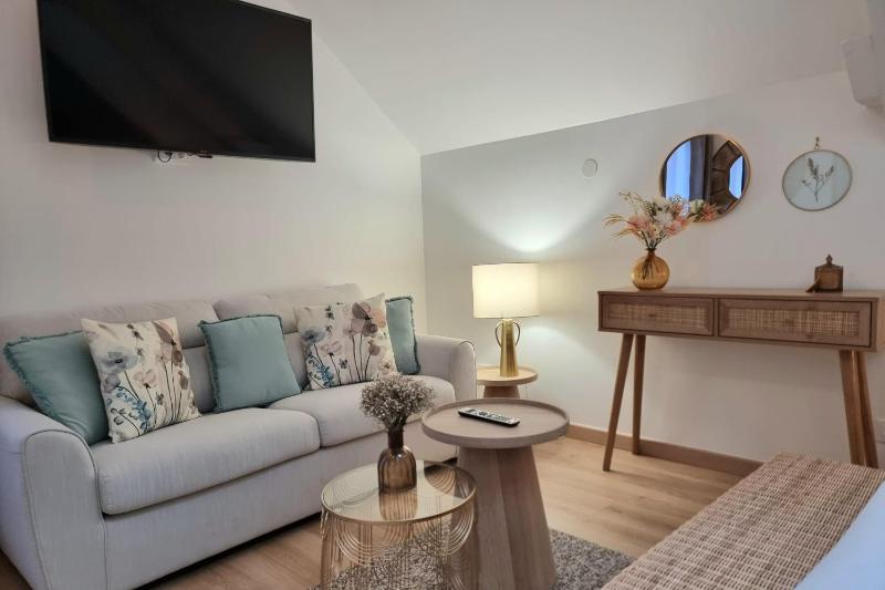 Le Magnolia Terrace & Private Parking Sleeps 6 - image 20