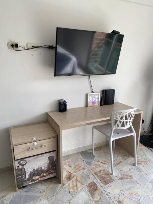 Apartamento acogedor barrio la Floresta Medellín - image 16
