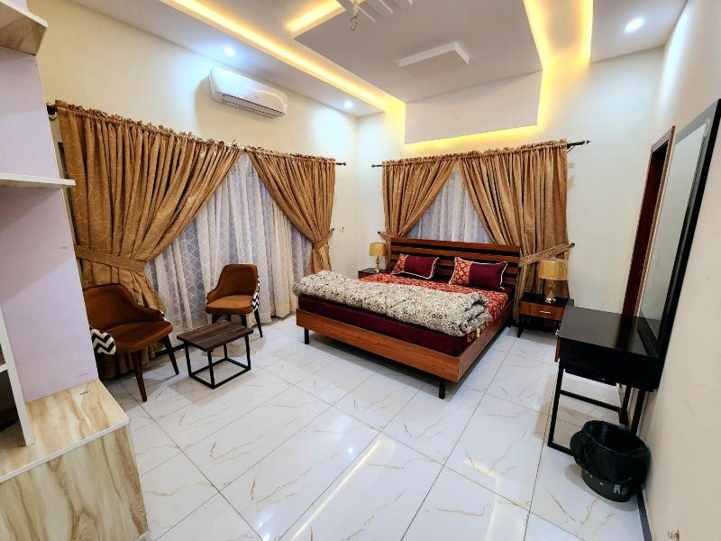 Standard Double Room image 4
