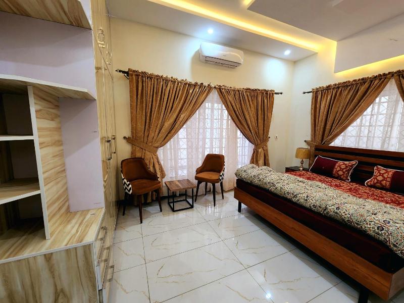 Standard Double Room image 2