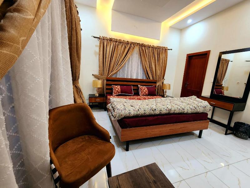 Standard Double Room image 3