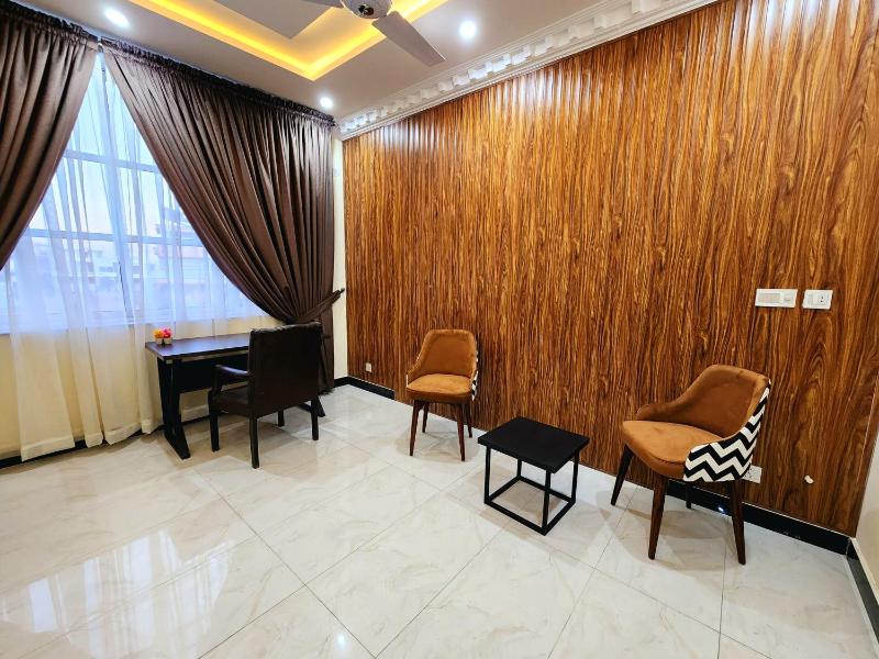 Deluxe Double Room (2 Adults + 1 Child) image 3