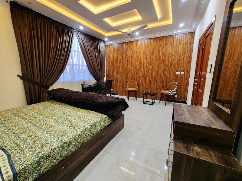 Deluxe Double Room (2 Adults + 1 Child) image 2