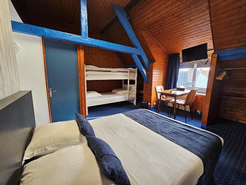 Quadruple Room image 4