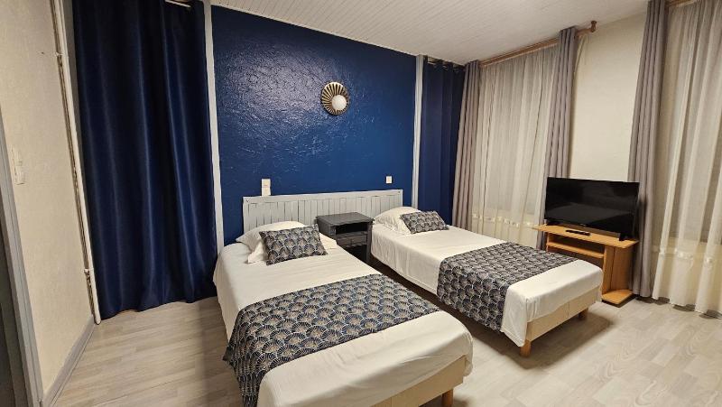 Twin Room image 1