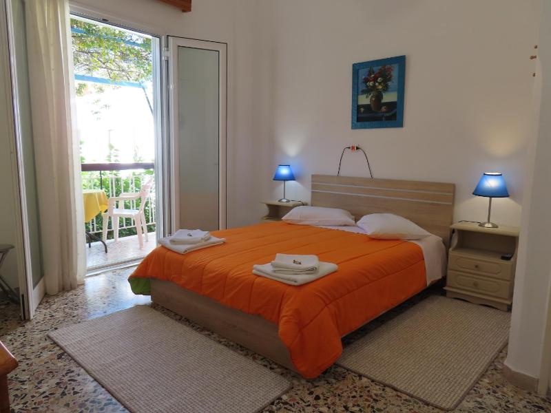 Double Room with Balcony and Garden View image 1