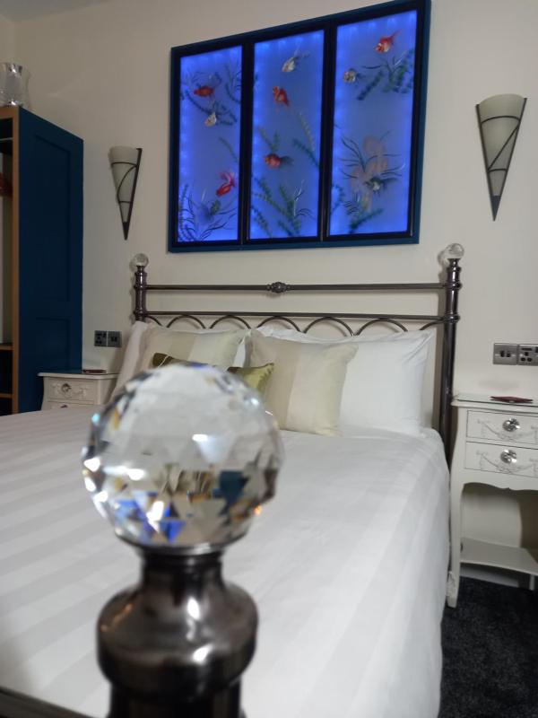 Superior King Room image 4