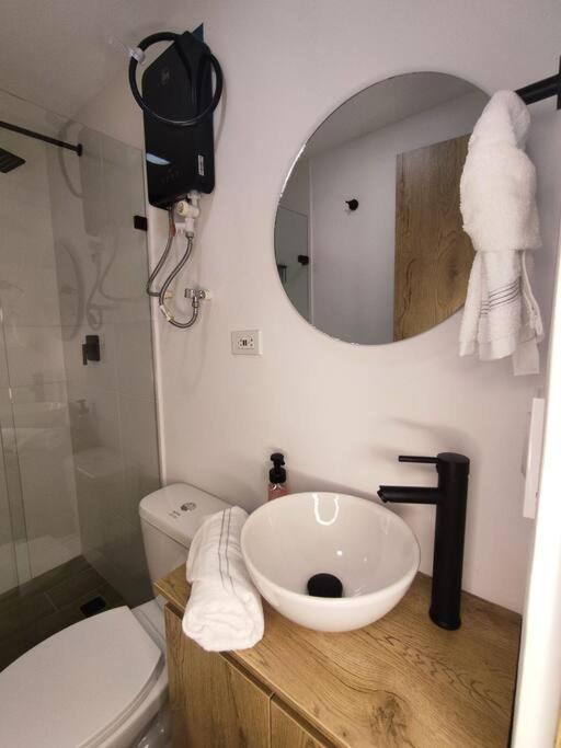 Apartaestudio moderno y privado en Medellin - image 4
