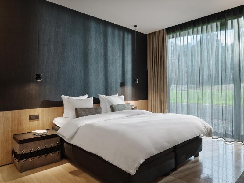Double Room with Park View image 1