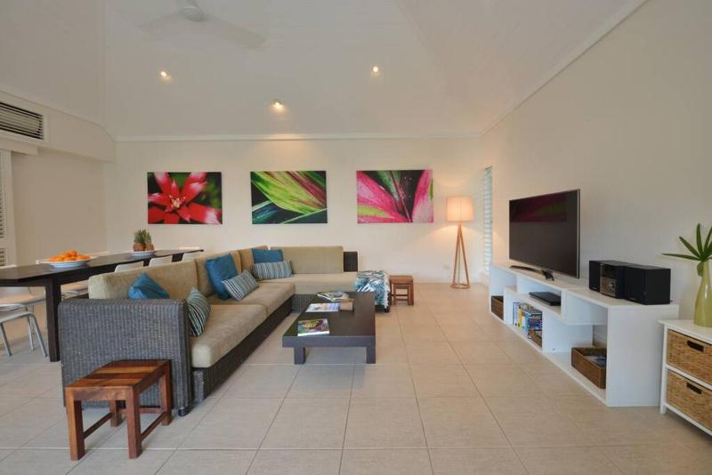 Plantation House - private 4 bedroom beachfront retreat - image 9