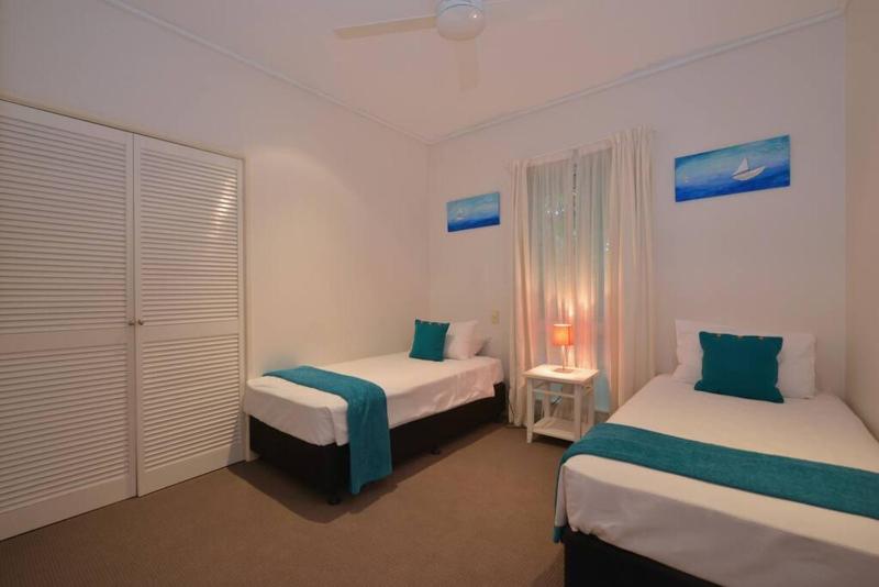 Plantation House - private 4 bedroom beachfront retreat - image 5