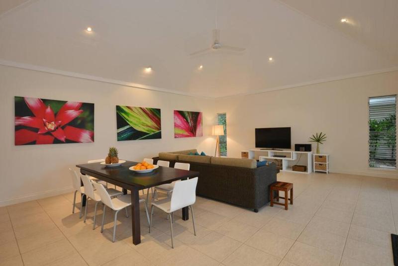 Plantation House - private 4 bedroom beachfront retreat - image 6