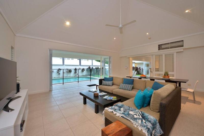 Plantation House - private 4 bedroom beachfront retreat - image 12