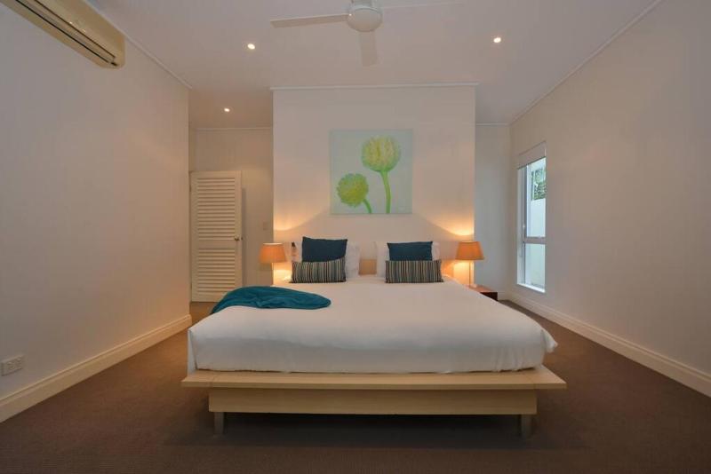 Plantation House - private 4 bedroom beachfront retreat - image 16