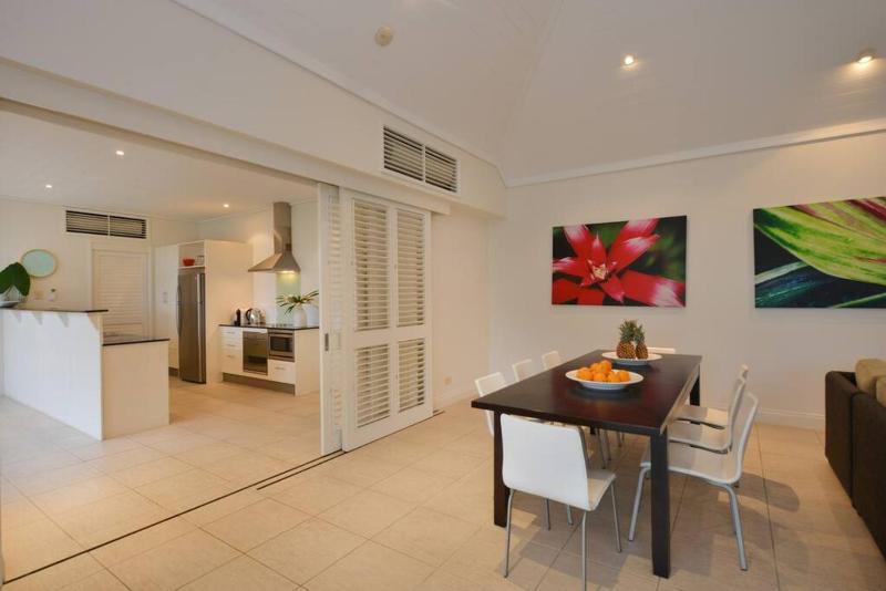 Plantation House - private 4 bedroom beachfront retreat - image 3