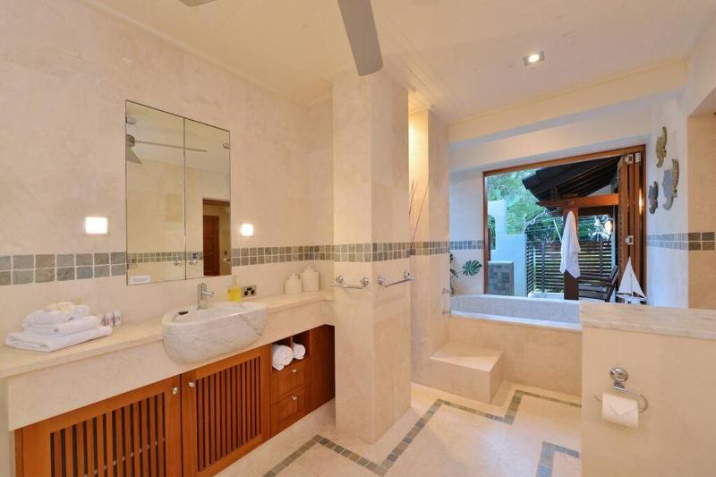 Solander Sunrise - the perfect beach location - image 20