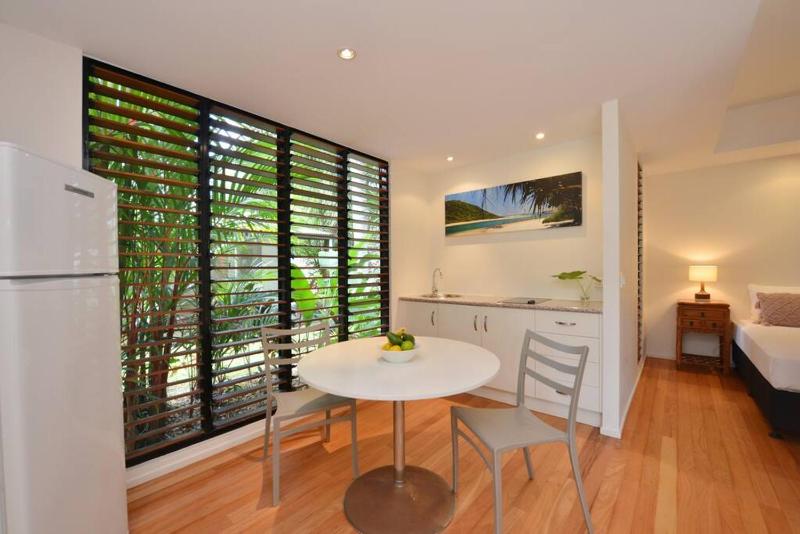 Innaminny - 4 bedroom luxury beachside getaway - image 14